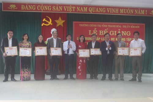 Anh be giang lop TTLLCT.JPG