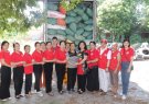 Câu lạc bộ thiện nguyện Bỉm Sơn trao quà cho Hội chữ thập đỏ huyện Bá Thước