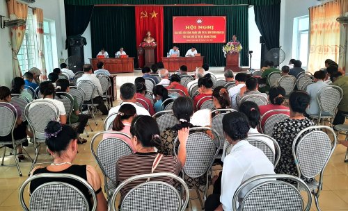 Phó Chủ tịch UBND thị xã Trịnh Quốc Đạt tiếp xúc cử tri xã Quang Trung.jpg