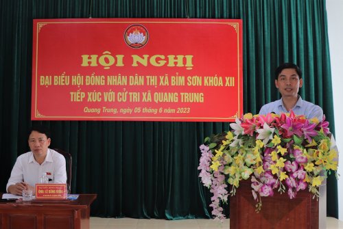 Phó Chủ tịch UBND thị xã Trịnh Quốc Đạt tiếp xúc cử tri xã Quang Trung 1.jpg