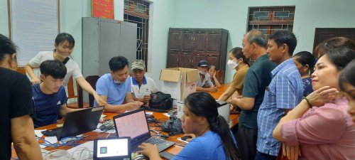 Công an thị xã Bỉm Sơn thành lập tổ công tác lưu động thu nhận hồ sơ cấp CCCD gắn chíp điện tử, tài khoản định danh điện tử cho người dân.1.jpg
