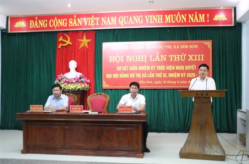 Bí thư Thị ủy Bỉm Sơn Đào Vũ Việt phát biểu tại hội nghị.jpg