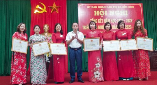 Hội nghị tổng kết năm học 2022-2023 và triển khai nhiệm vụ năm học mới 4.jpg