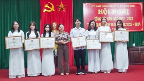 Hội nghị tổng kết năm học 2022-2023 và triển khai nhiệm vụ năm học mới 5.jpg