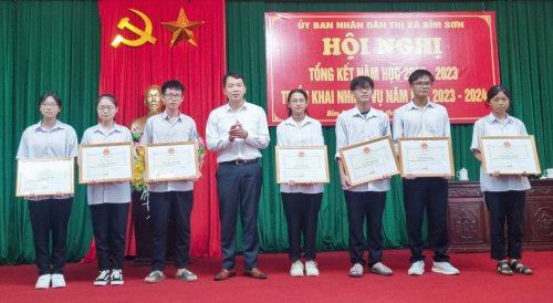 Hội nghị tổng kết năm học 2022-2023 và triển khai nhiệm vụ năm học mới 6.jpg