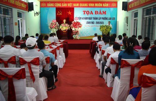 Phường Lam Sơn tổ chức Toạ đàm kỷ niệm 40 năm Ngày Thành lập phường 3.JPG