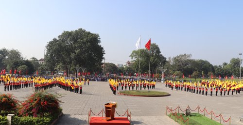 320 học sinh Trường THPT Lê Hồng Phong tham gia đồng diễn 1.jpg