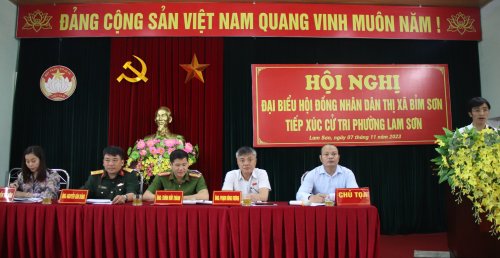 Đại biểu HĐND thị xã tiếp xúc cử tri phường Lam Sơn trước kỳ họp thứ 9 3.JPG