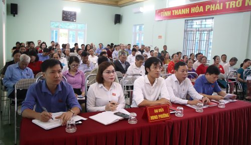 Đại biểu HĐND thị xã tiếp xúc cử tri phường Lam Sơn trước kỳ họp thứ 9 2.JPG