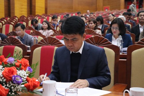 Bí thư Thị ủy Bỉm Sơn Nguyễn Văn Khiên dự Kỳ họp.JPG