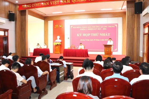 Kỳ họp thứ nhất của HĐND phường Quang Trung mới.jpg