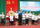 Tặng 45 suất học bổng "Tiếp bước đến trường"cho học sinh có hoàn cảnh khó khăn.