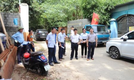Bí thư Thị ủy Nguyễn Văn Khiên kiểm tra tiến độ thi công đường Hoàng Diệu, phường Bắc Sơn