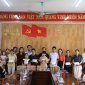 Các đồng chí lãnh đạo thị xã thăm, tặng quà cho các cháu thiêu nhi có hoàn cảnh khó khăn trên địa bàn thị xã nhân dịp Ngày Quốc tế thiếu nhi 1/6/2025.
