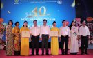 Phó Chủ tịch HĐND thị xã Mai Đình Lâm chúc mừng một số Nhà trường Nhân kỷ niệm 40 năm Ngày Nhà giáo Việt Nam