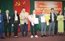 Hội Khuyến học thị xã Bỉm Sơn trao học bổng cho học sinh, sinh viên vượt khó trong học tập