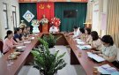 Thường trực HĐND thị xã giám sát việc thực hiện pháp luật về lao động tại Trường Tiểu học và THCS Quang Trung.